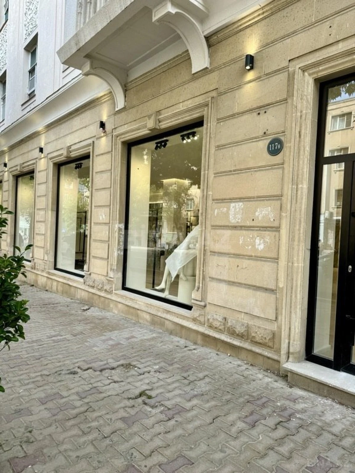 Satılır obyekt 260 m²