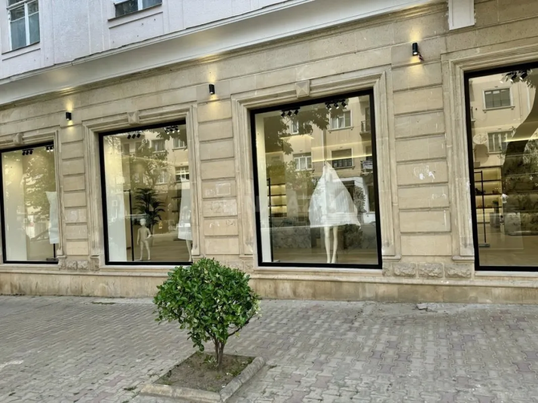 Satılır obyekt 260 m²