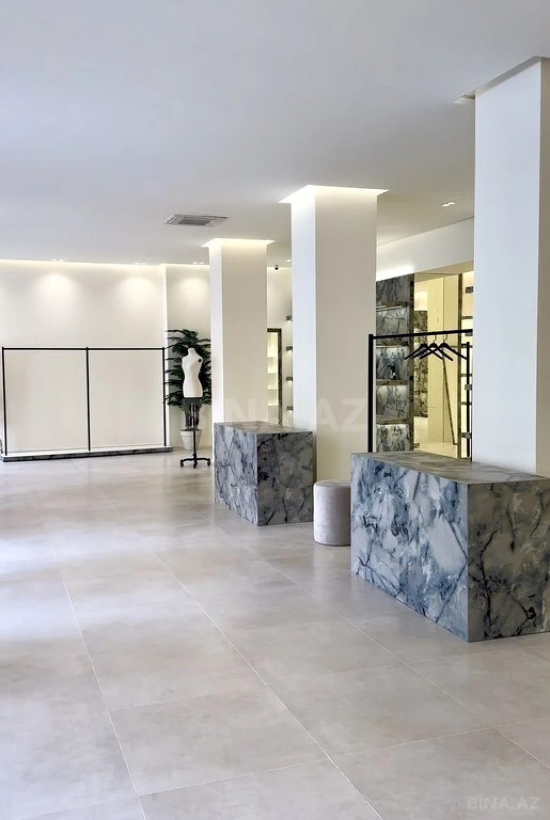 Satılır obyekt 260 m²