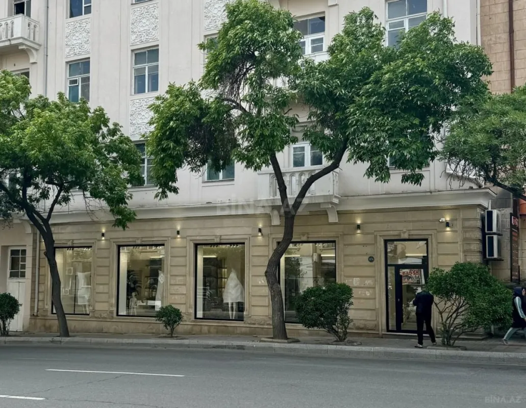 Satılır obyekt 260 m²