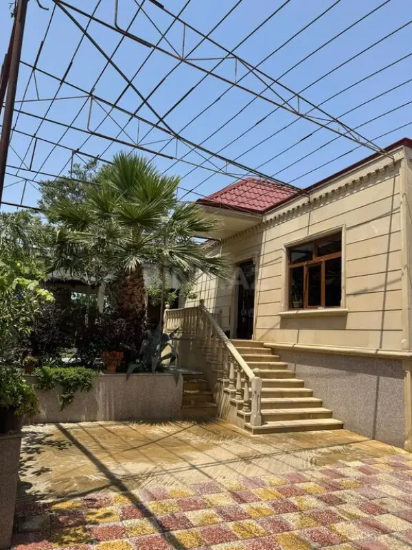 Satılır 4 otaqlı həyət evi 250 m²