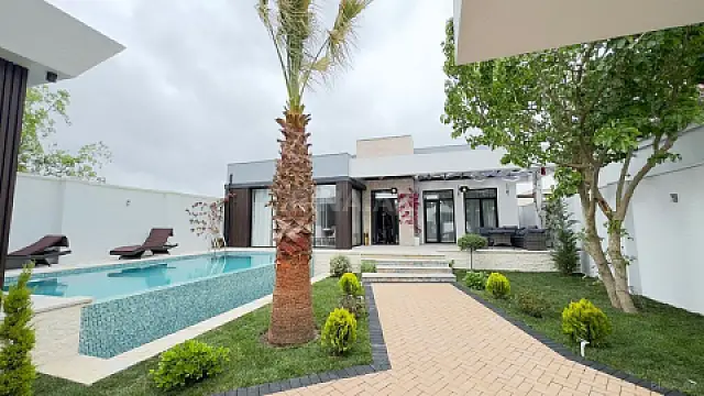 Satılır 5 otaqlı həyət evi 220 m²