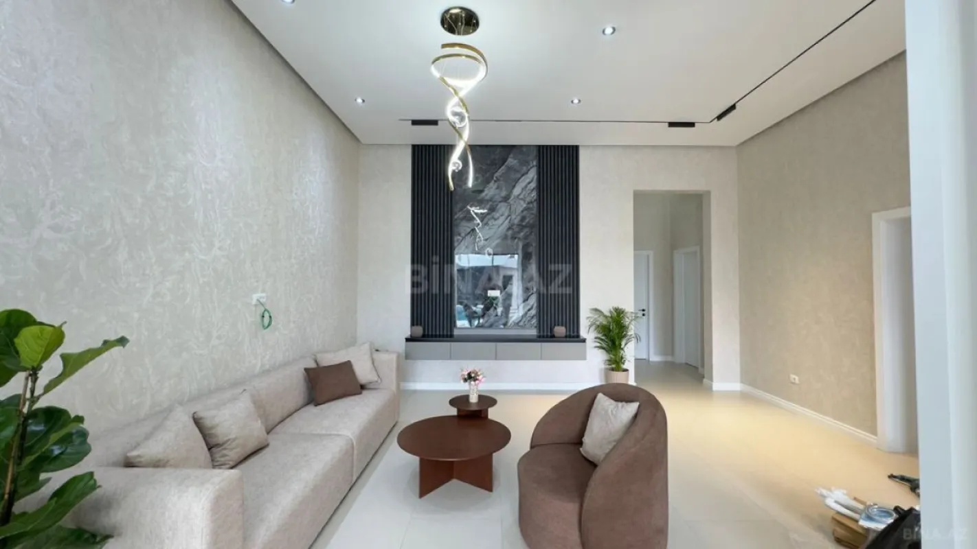 Satılır 5 otaqlı həyət evi 220 m²
