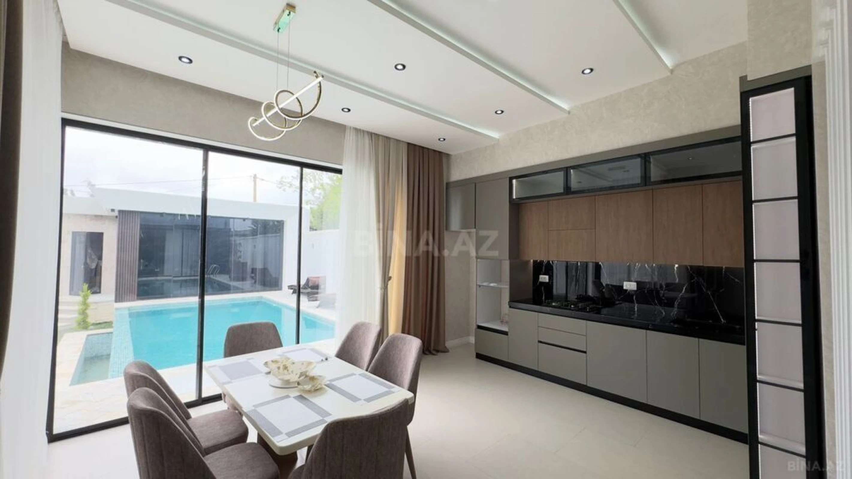 Satılır 5 otaqlı həyət evi 220 m²