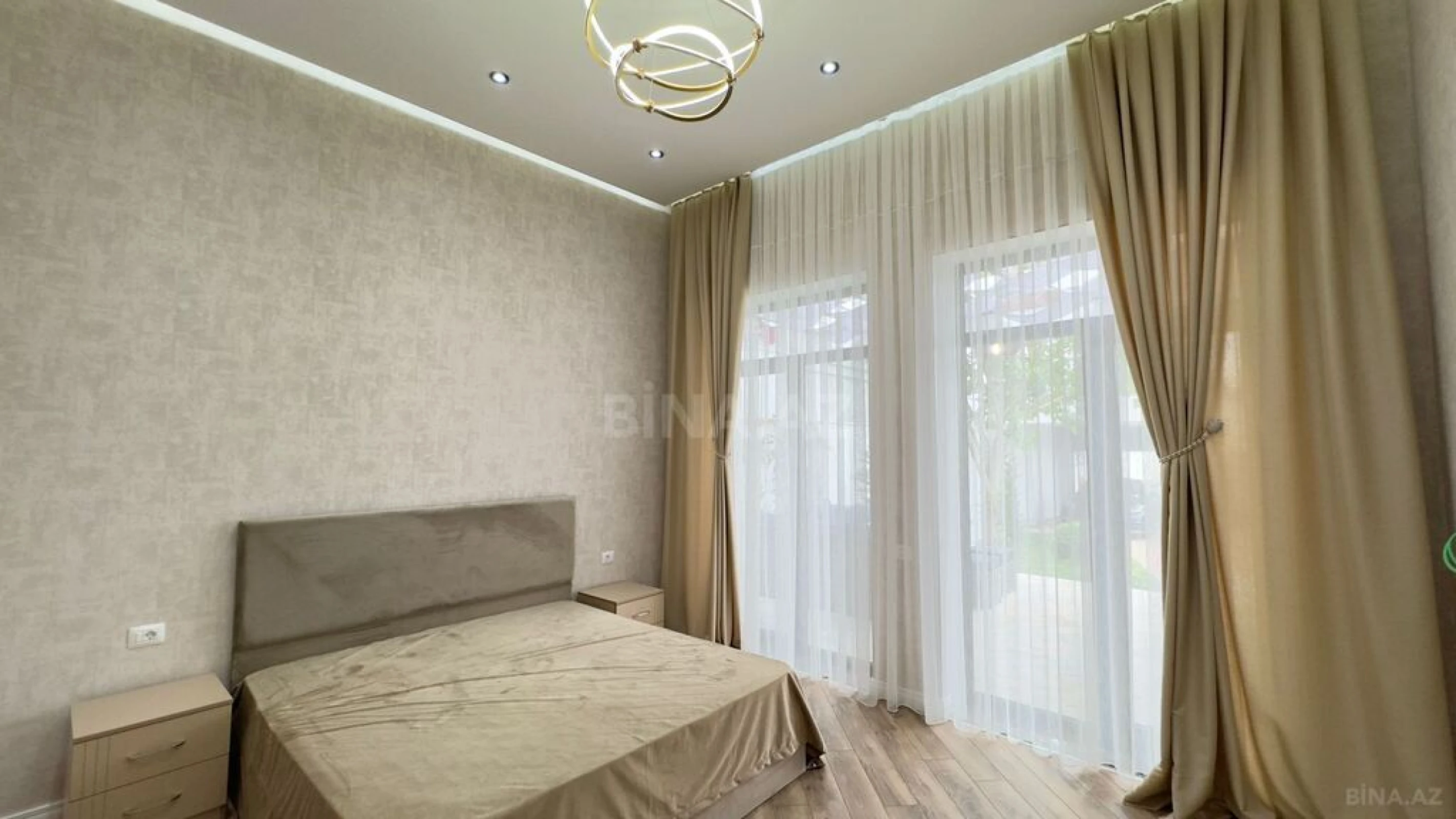 Satılır 5 otaqlı həyət evi 220 m²