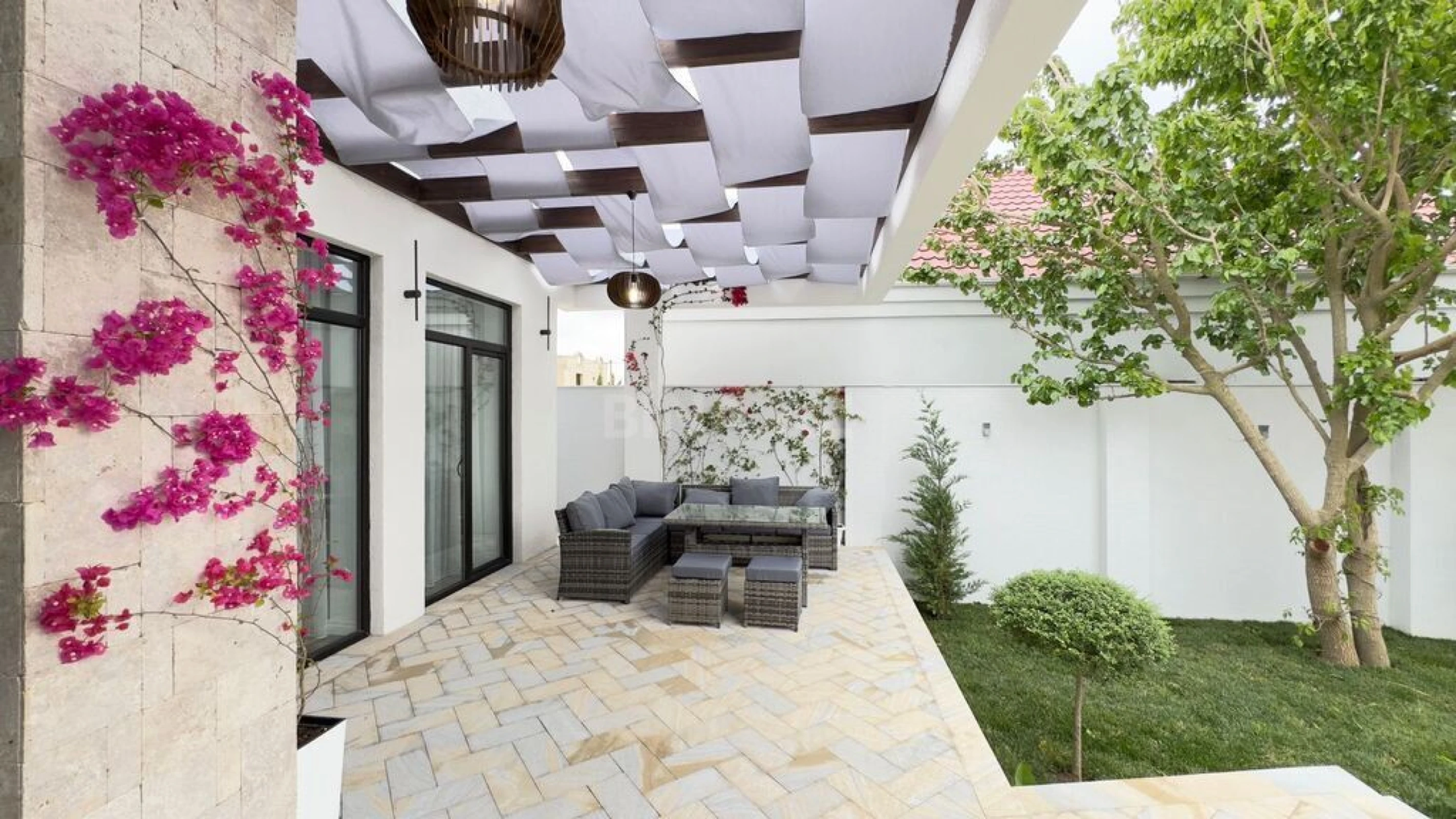 Satılır 5 otaqlı həyət evi 220 m²