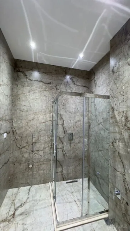 Satılır 5 otaqlı həyət evi 220 m²