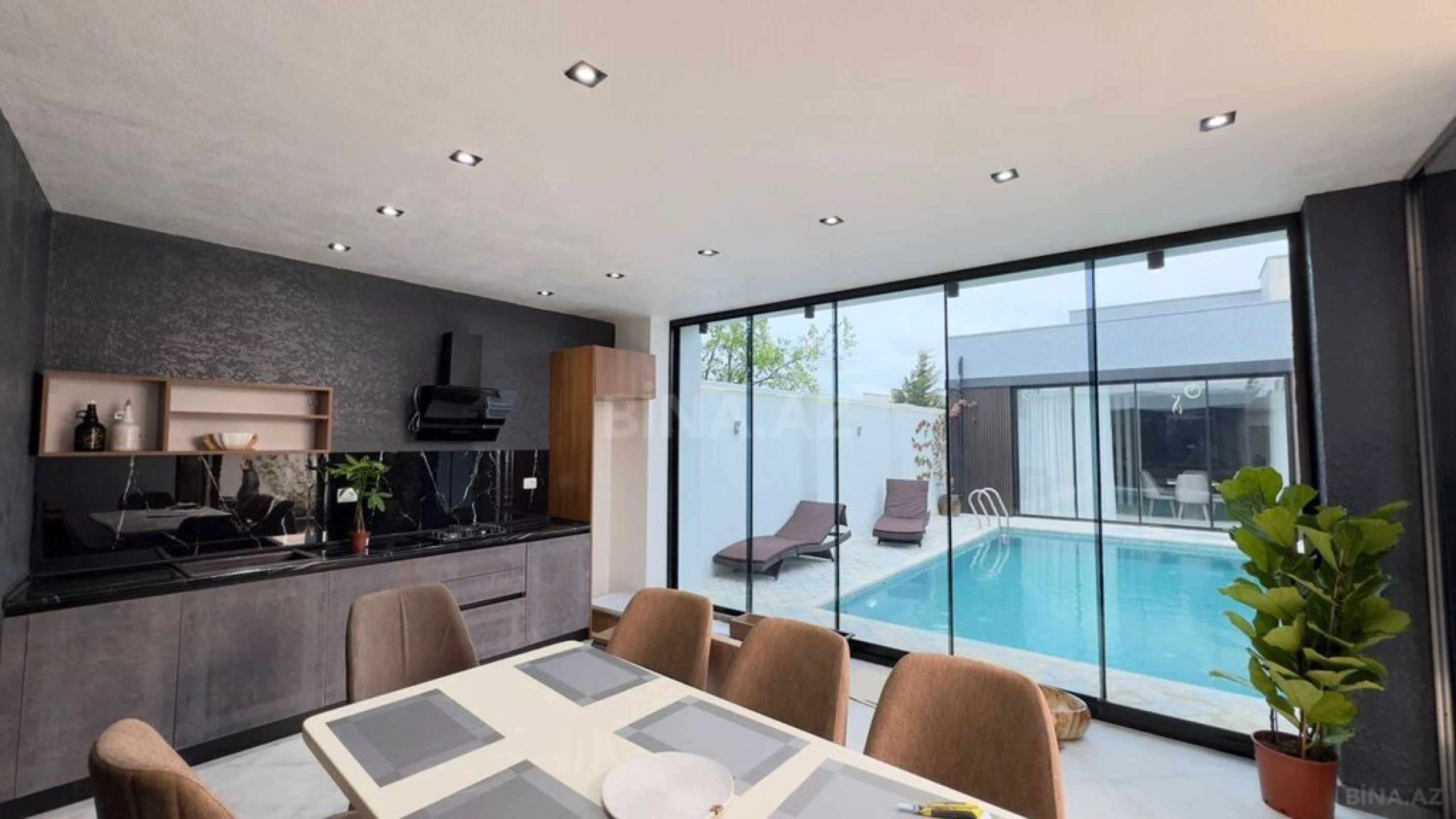 Satılır 5 otaqlı həyət evi 220 m²