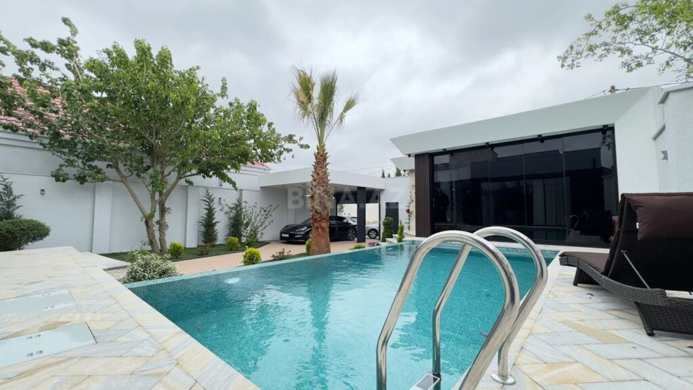 Satılır 5 otaqlı həyət evi 220 m²