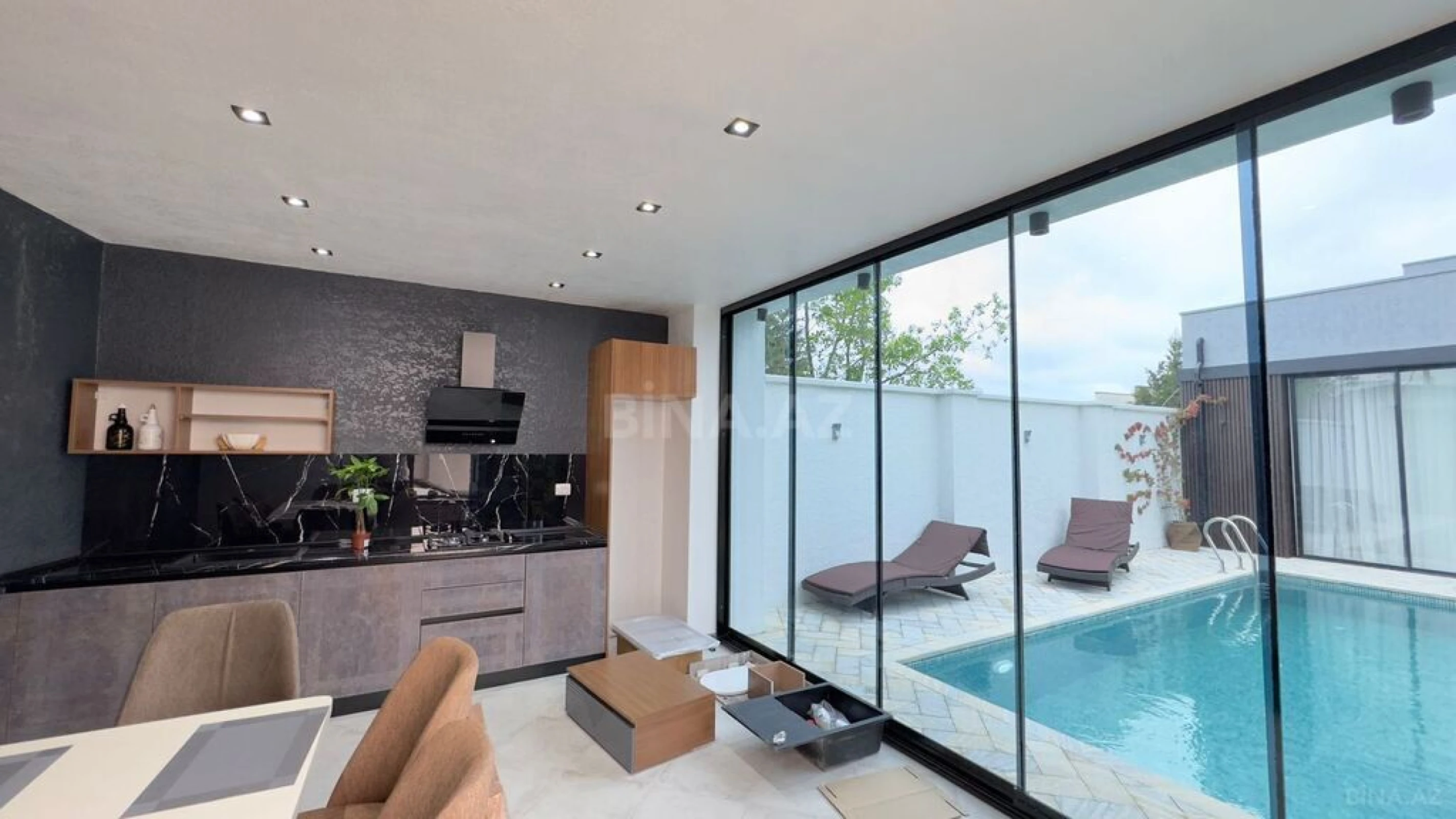 Satılır 5 otaqlı həyət evi 220 m²