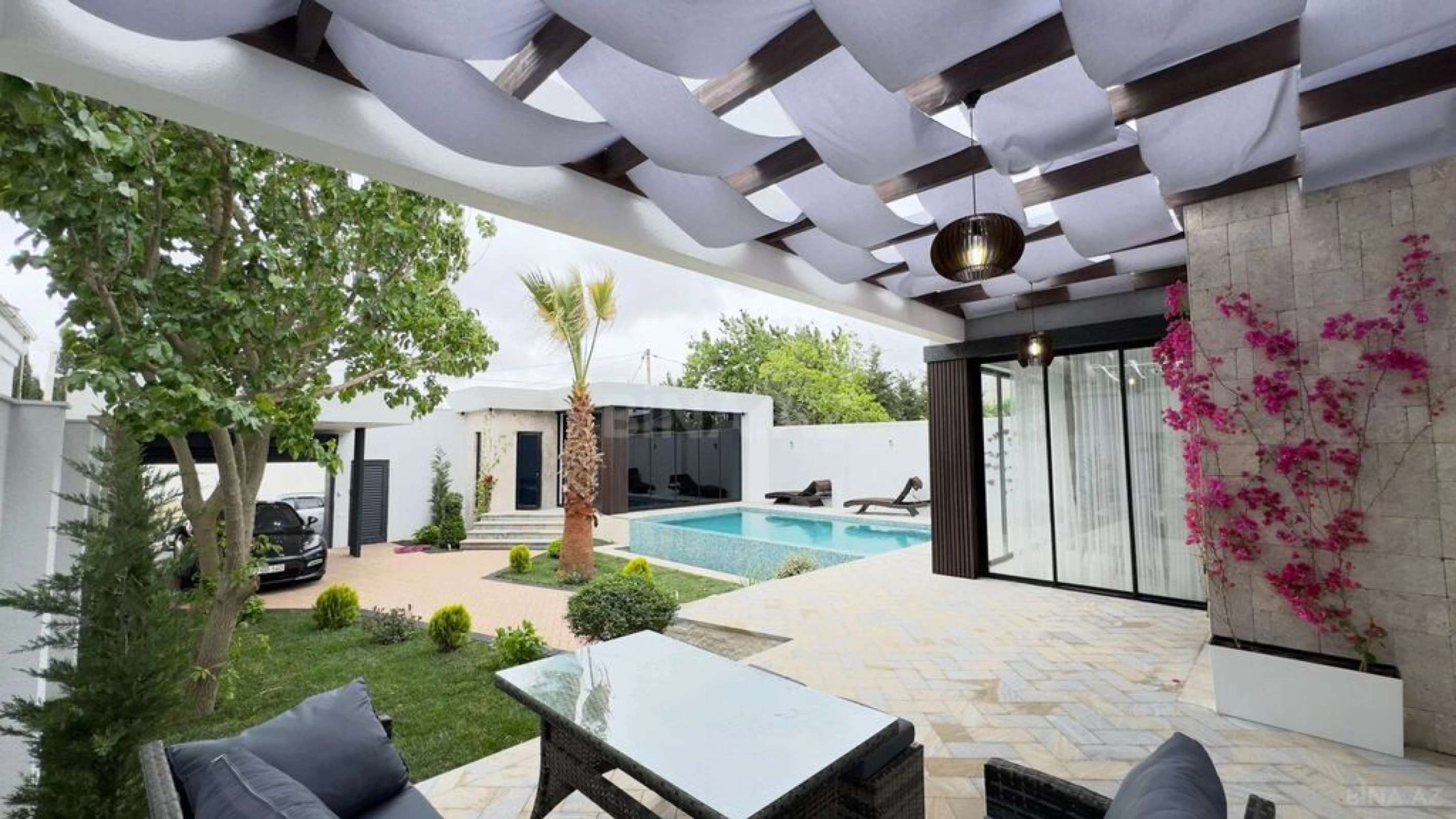 Satılır 5 otaqlı həyət evi 220 m²