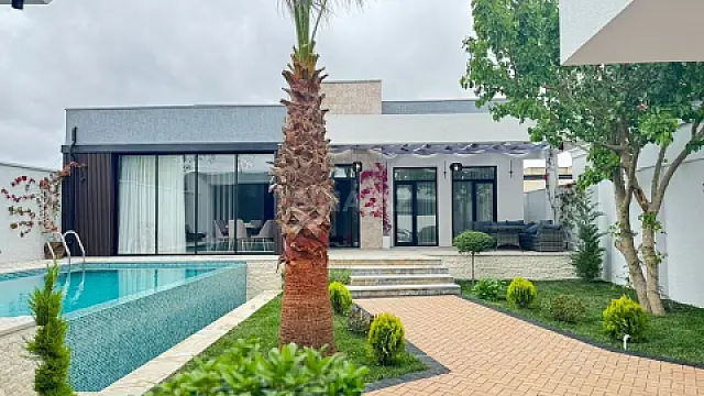 Satılır 5 otaqlı həyət evi 220 m²