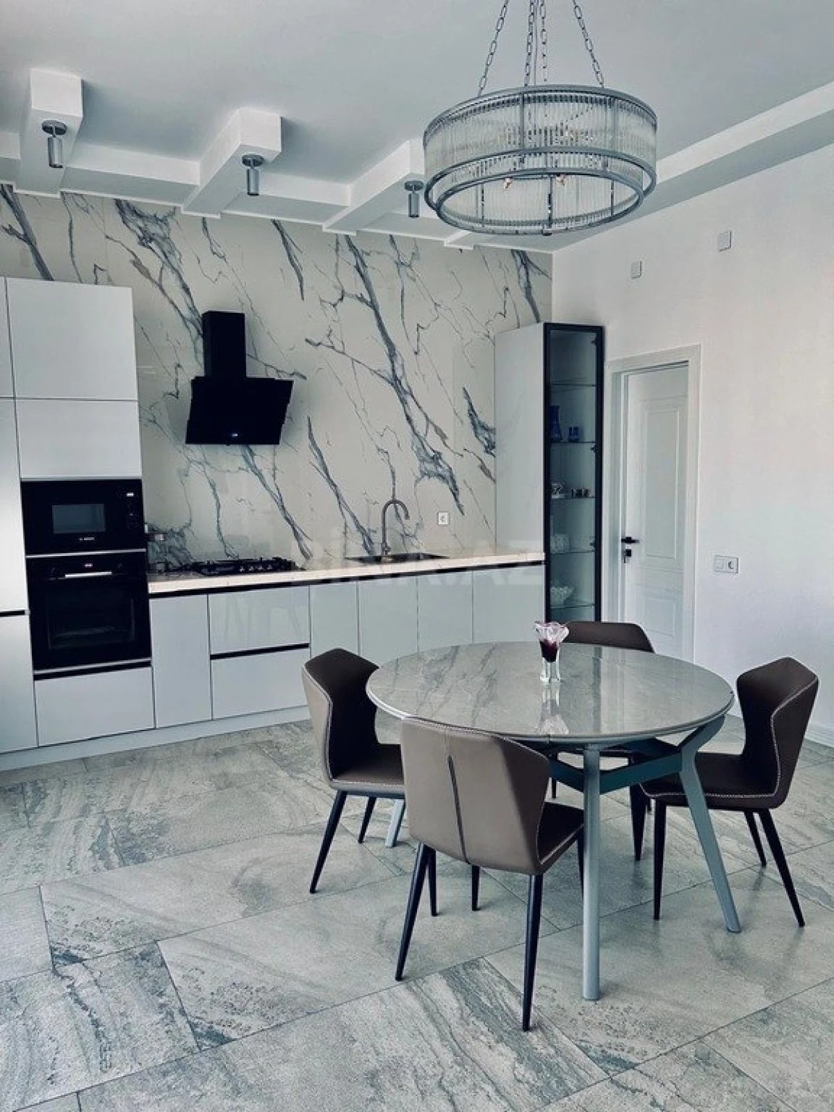 Kirayə verilir 4 otaqlı həyət evi 220 m²