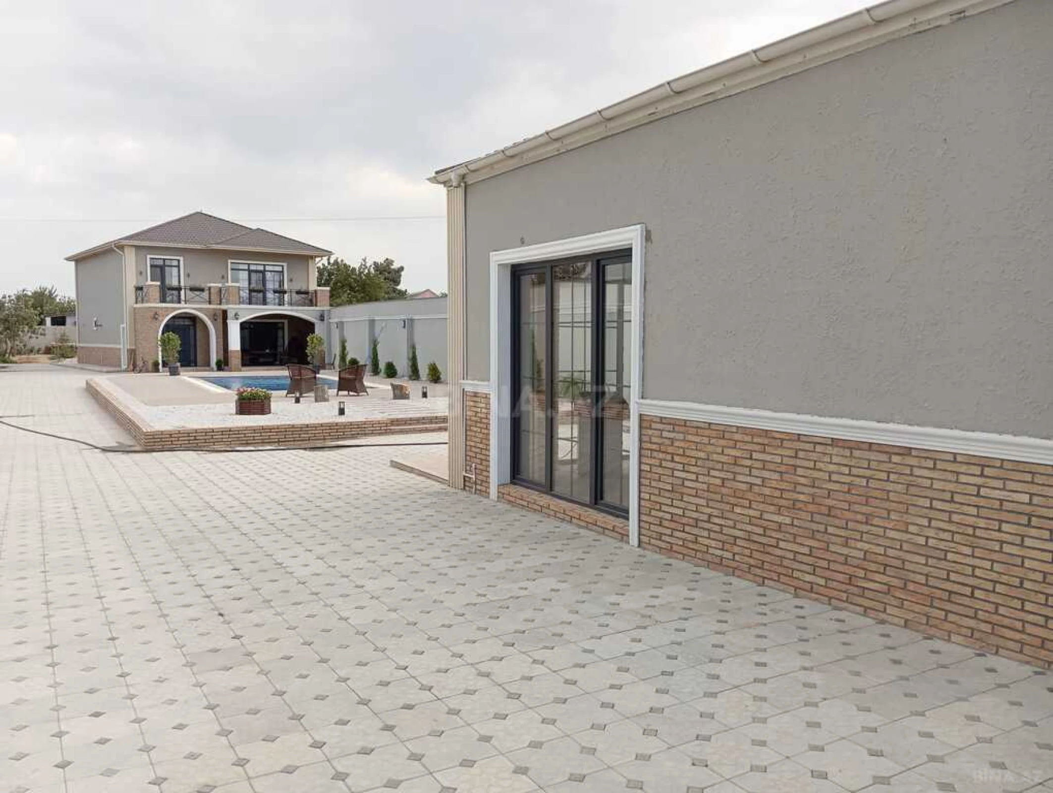 Satılır 5 otaqlı həyət evi 210 m²