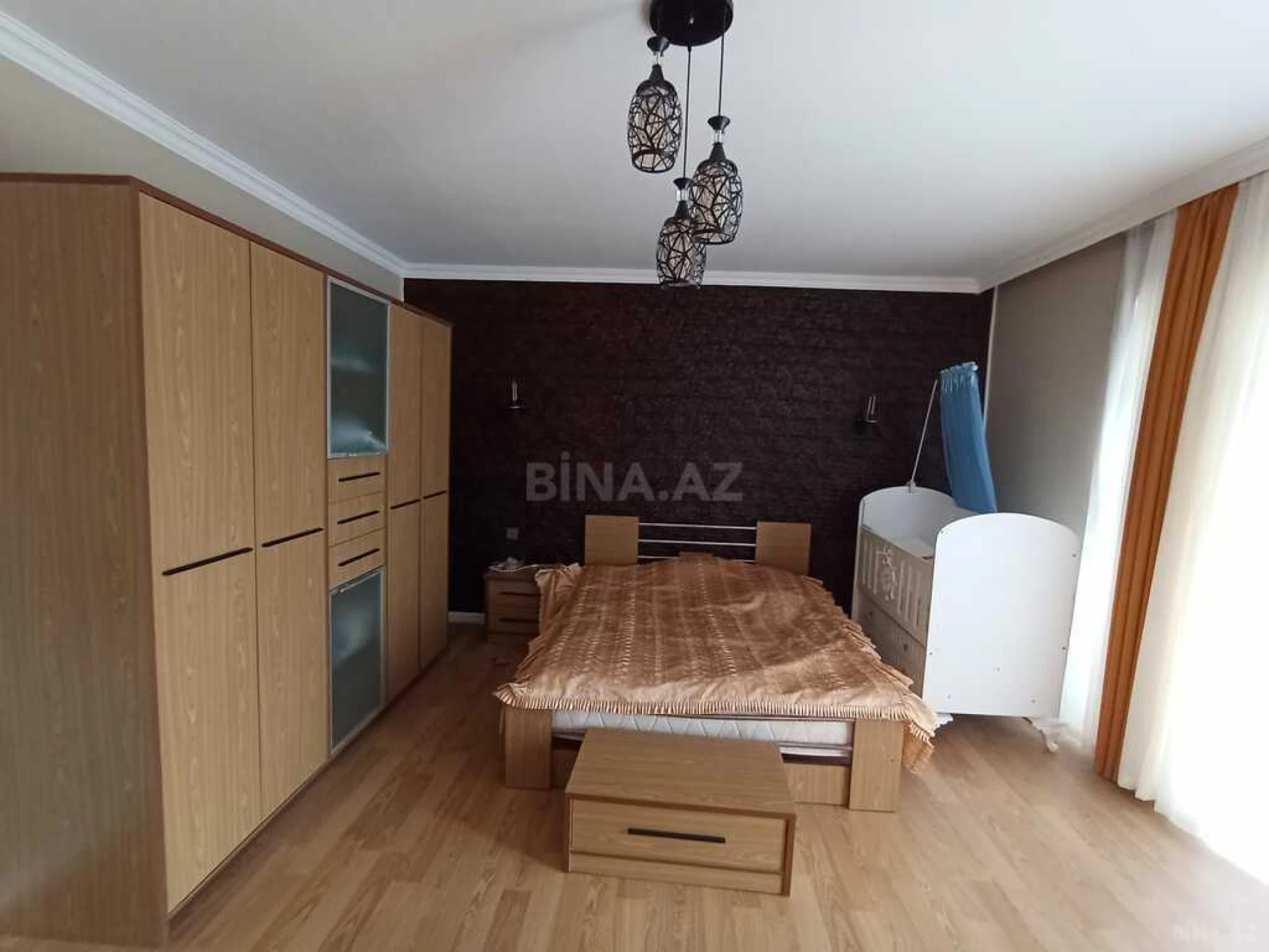 Satılır 5 otaqlı həyət evi 210 m²