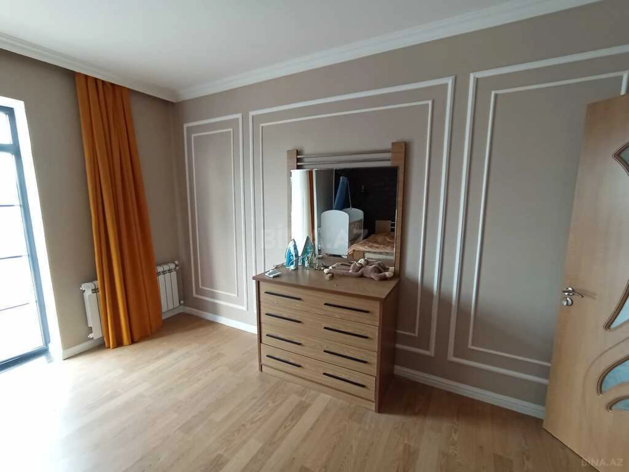 Satılır 5 otaqlı həyət evi 210 m²