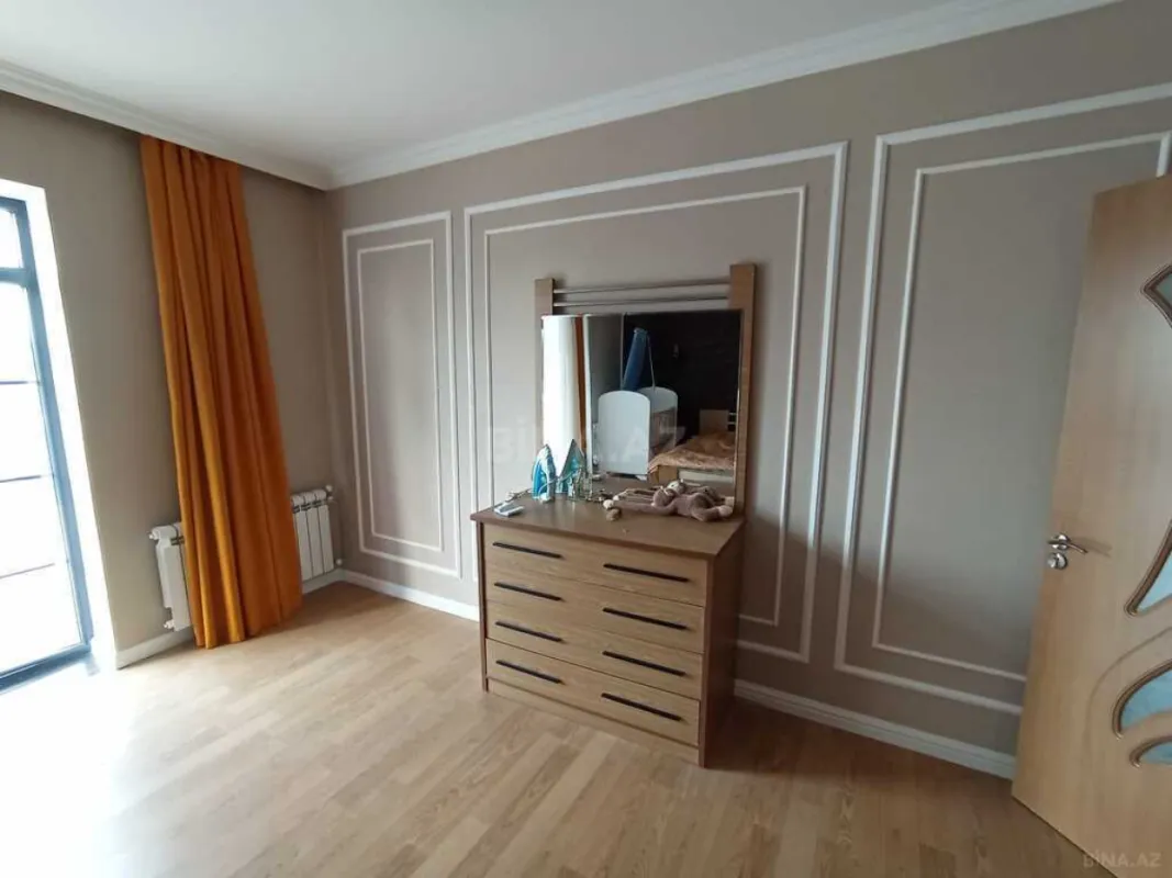 Satılır 5 otaqlı həyət evi 210 m²