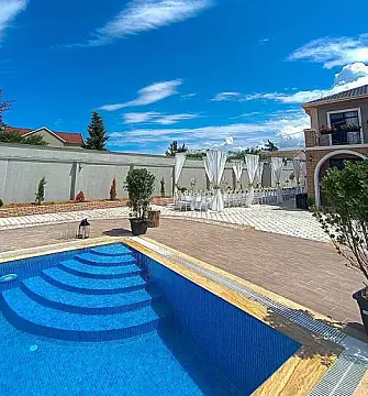 Satılır 5 otaqlı həyət evi 210 m²