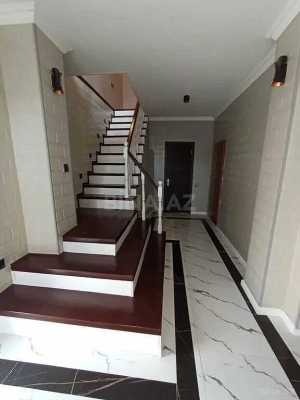 Satılır 5 otaqlı həyət evi 210 m²