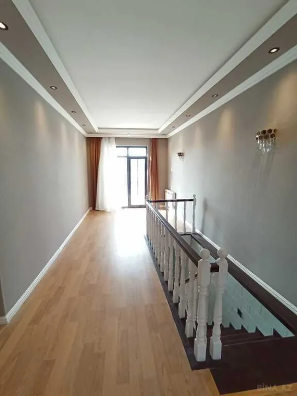 Satılır 5 otaqlı həyət evi 210 m²