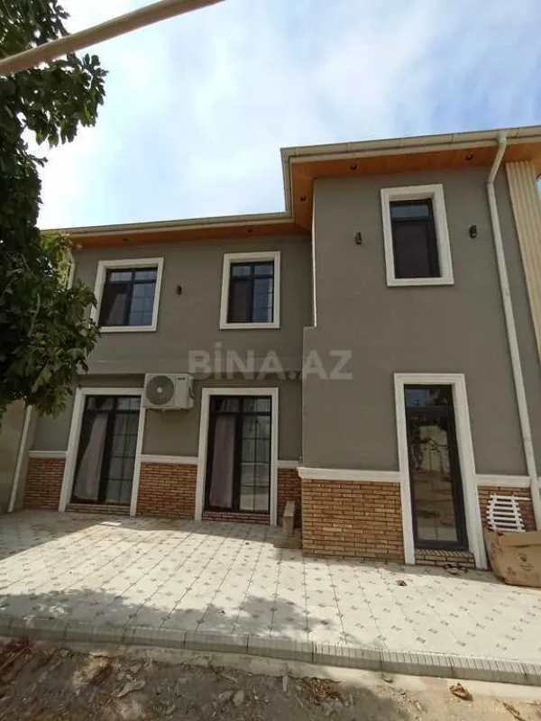 Satılır 5 otaqlı həyət evi 210 m²