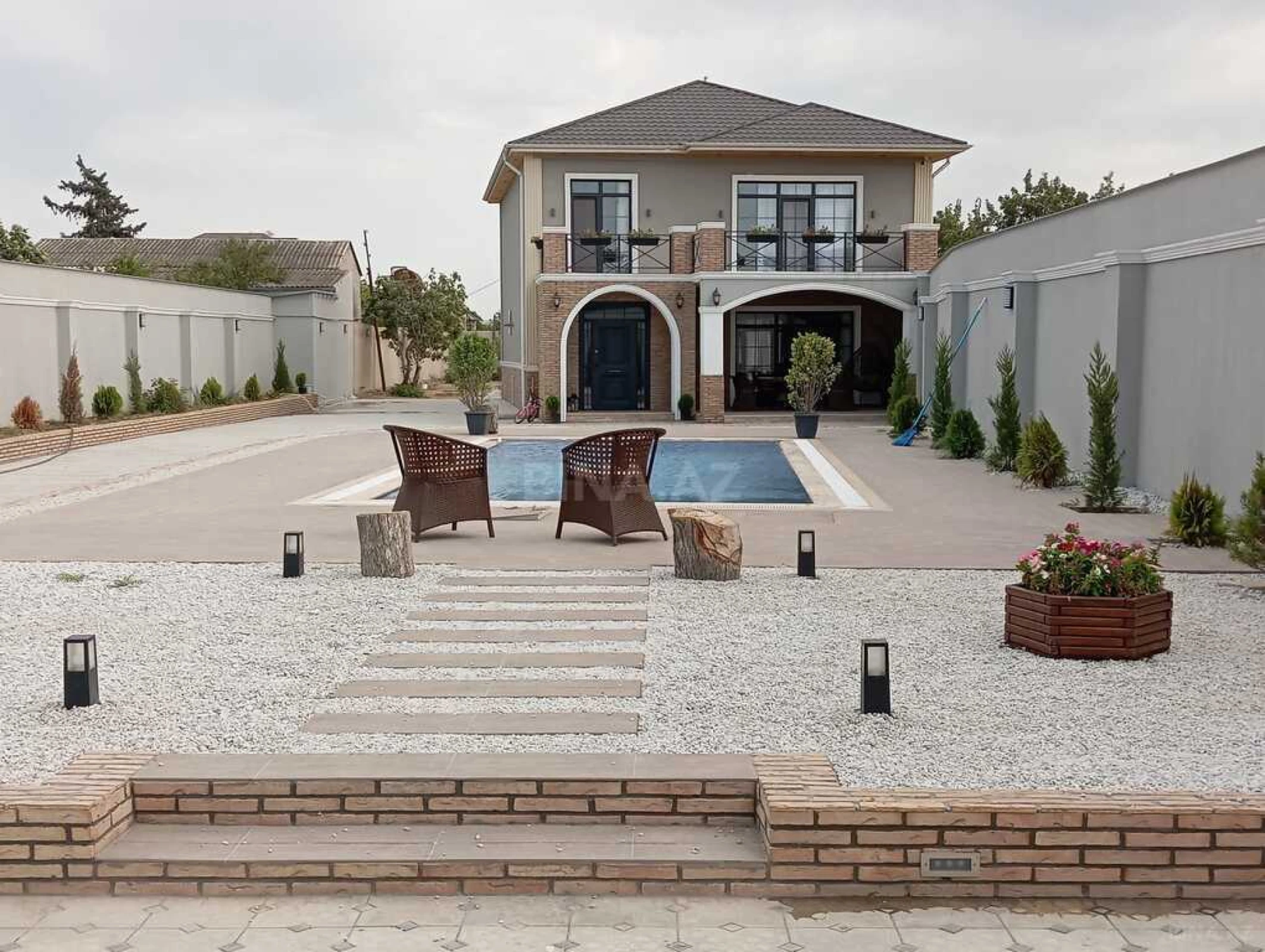 Satılır 5 otaqlı həyət evi 210 m²