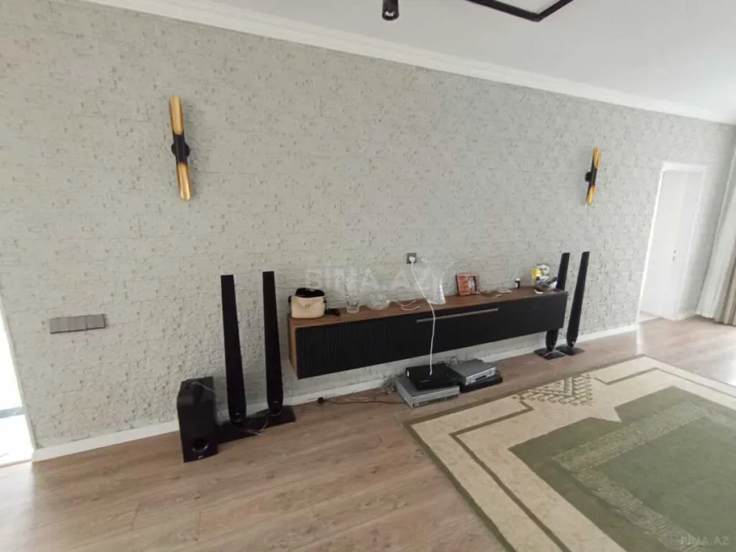 Satılır 5 otaqlı həyət evi 210 m²