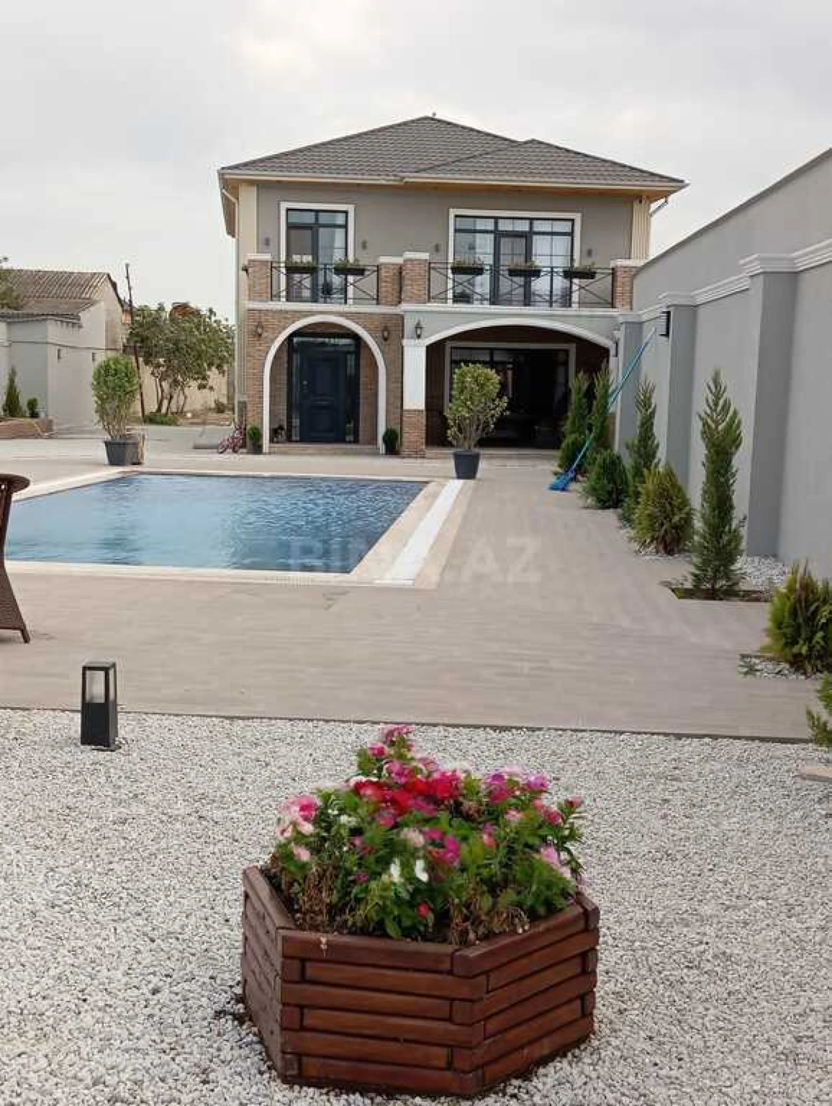 Satılır 5 otaqlı həyət evi 210 m²