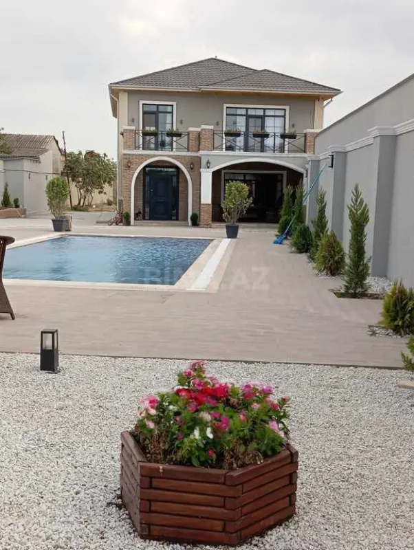 Satılır 5 otaqlı həyət evi 210 m²