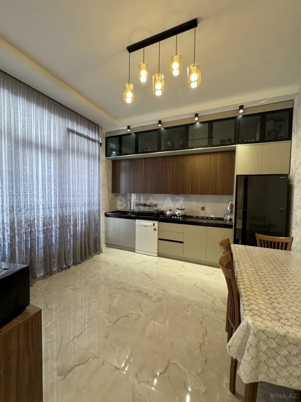 Satılır 6 otaqlı həyət evi 290 m²