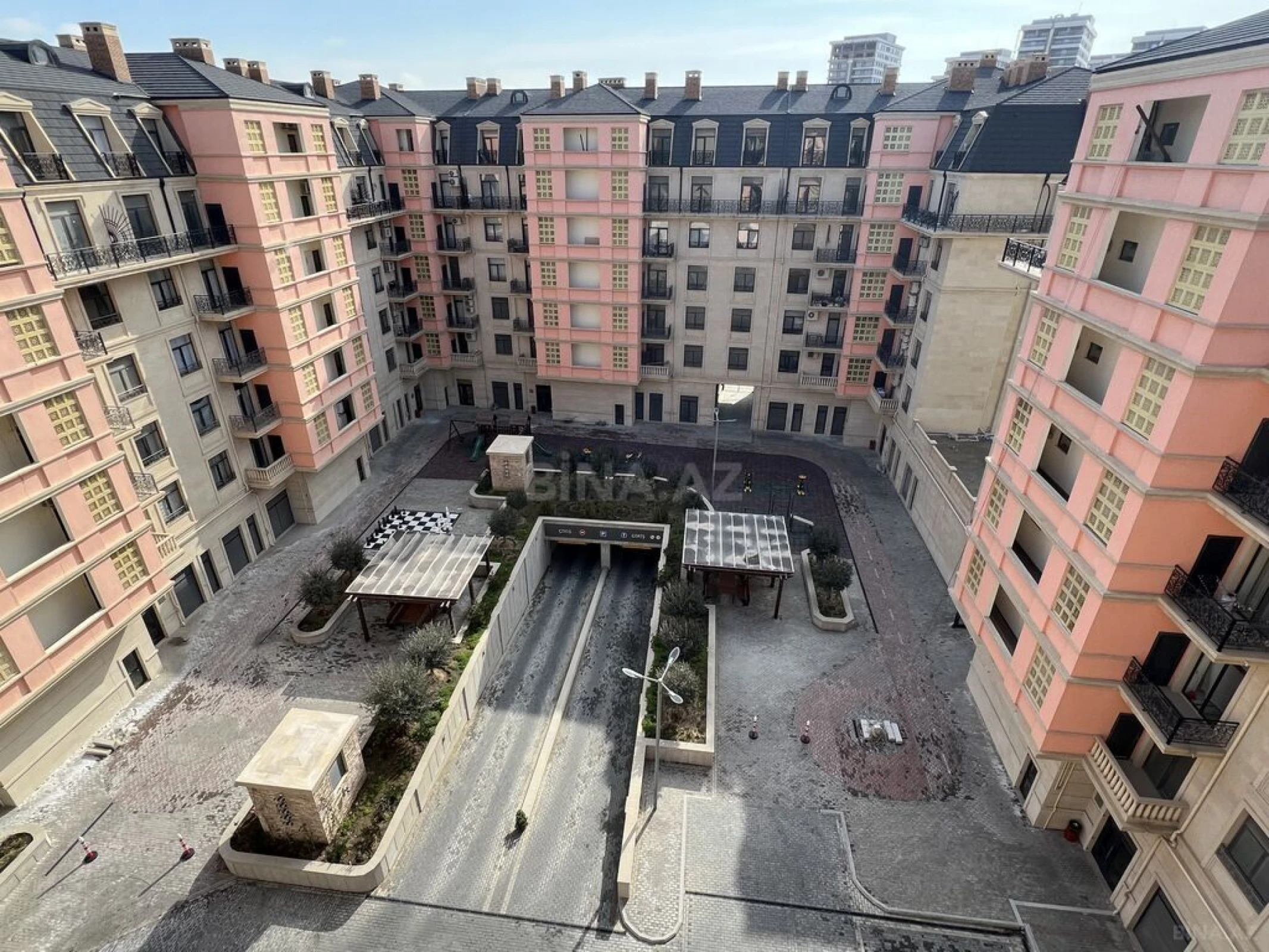 Satılır 3 otaqlı mənzil 117 m²