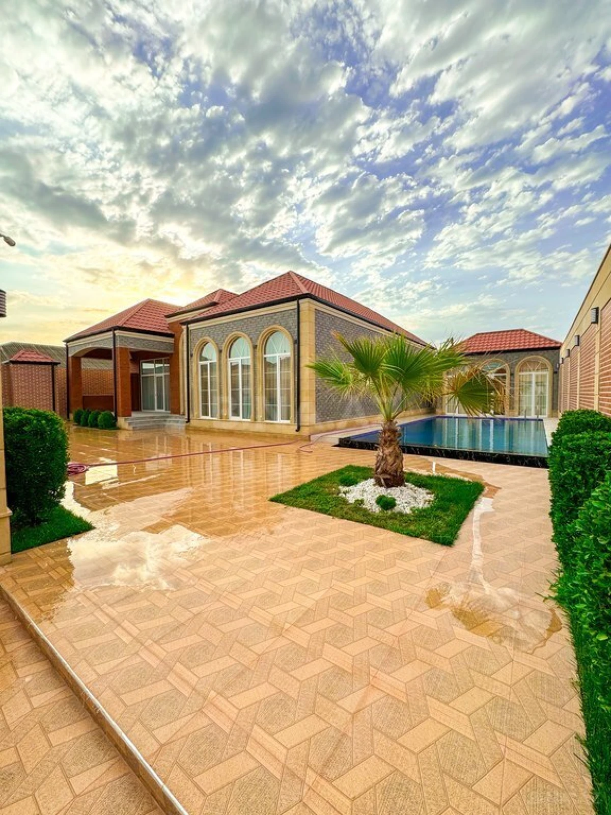 Satılır 4 otaqlı həyət evi 230 m²