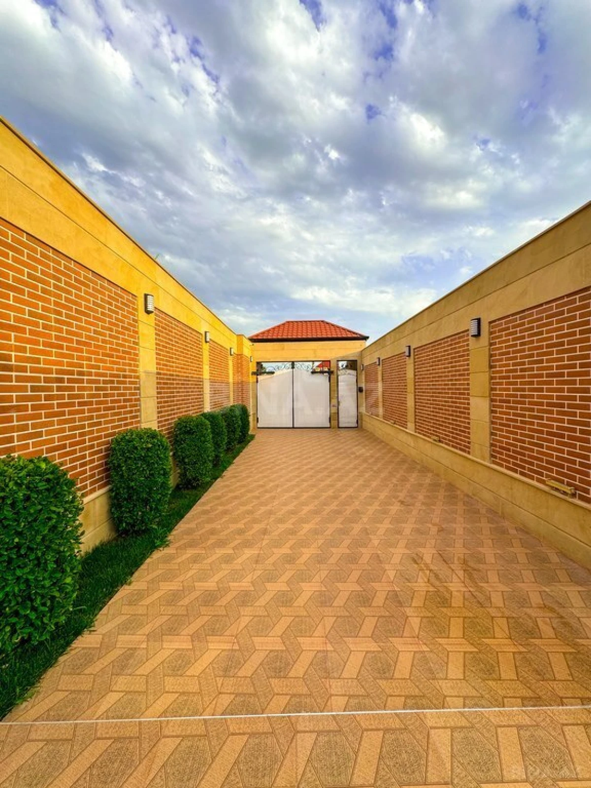 Satılır 4 otaqlı həyət evi 230 m²