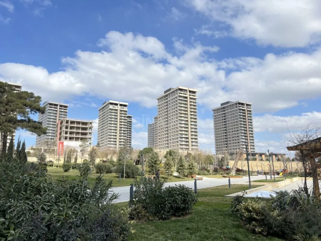 Satılır 3 otaqlı mənzil 135 m²