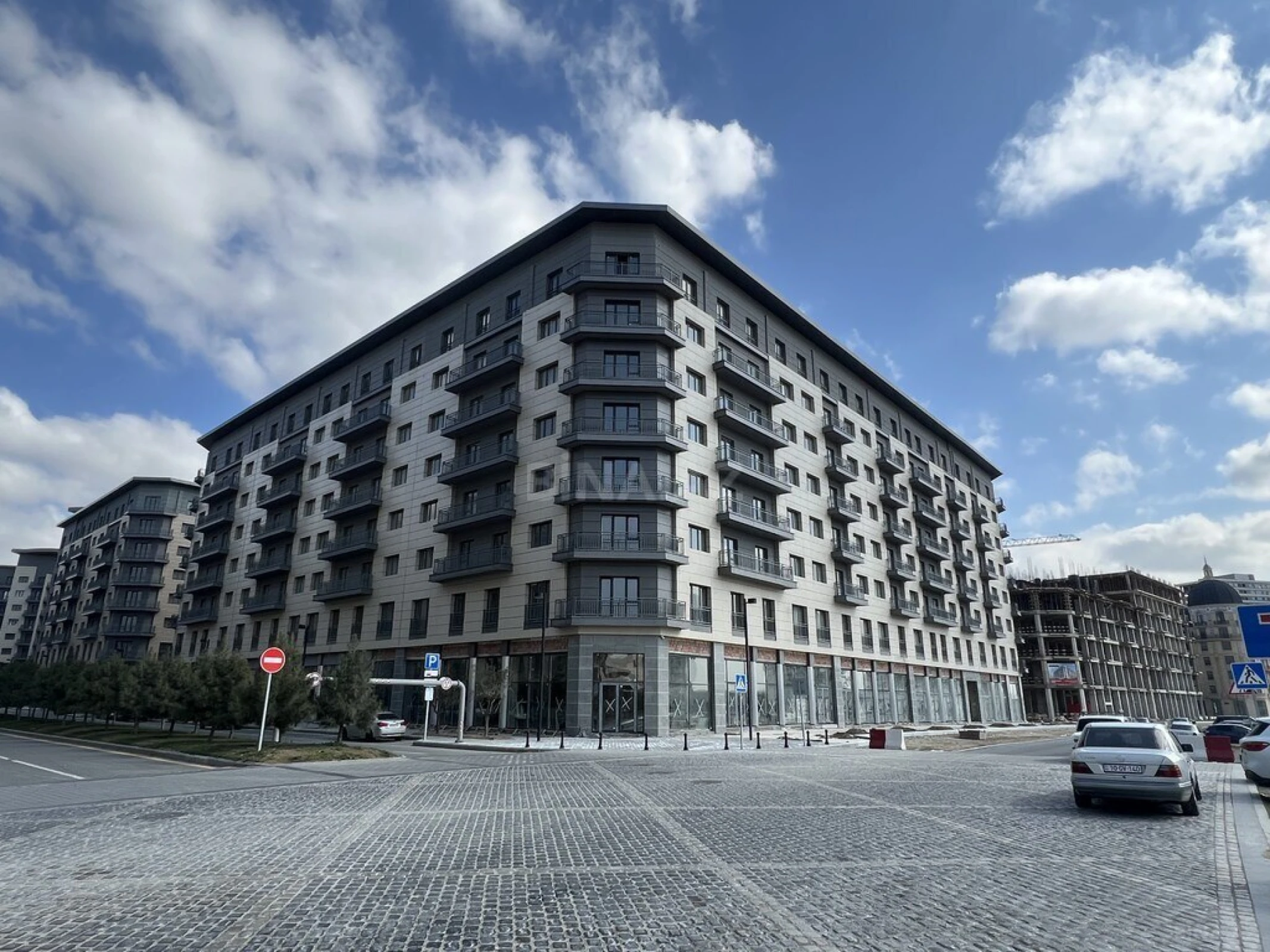 Satılır 3 otaqlı mənzil 136 m²