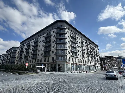 Satılır 3 otaqlı mənzil 136 m²