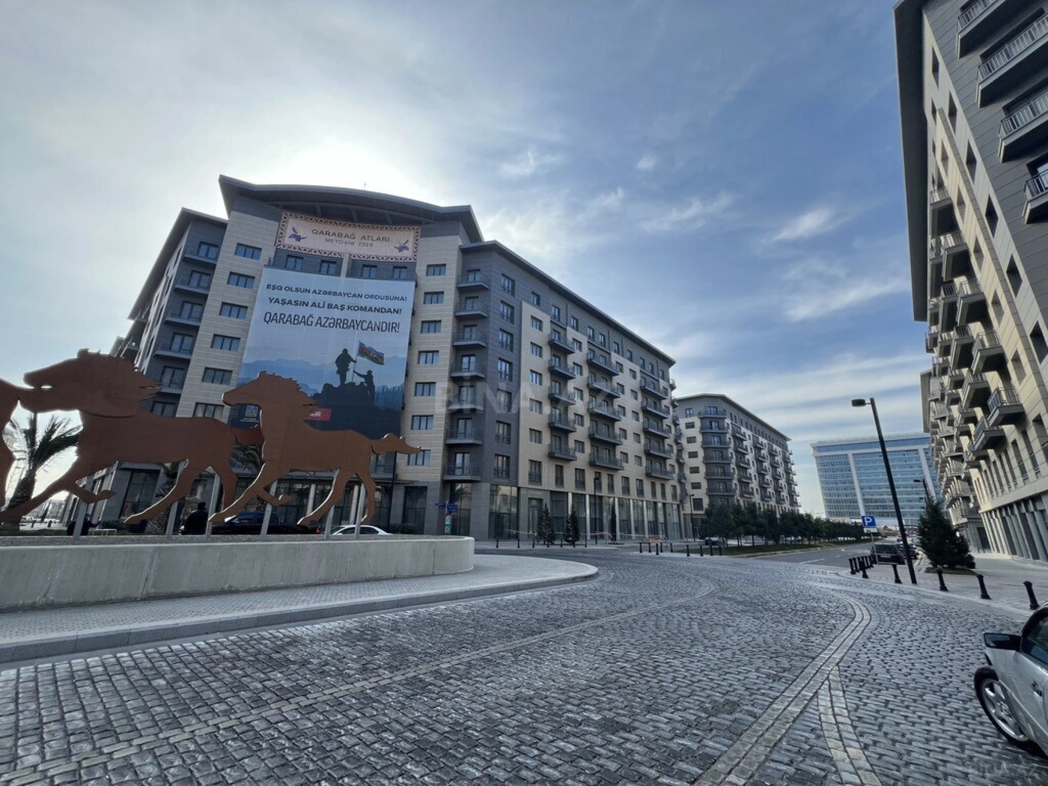 Satılır 3 otaqlı mənzil 136 m²