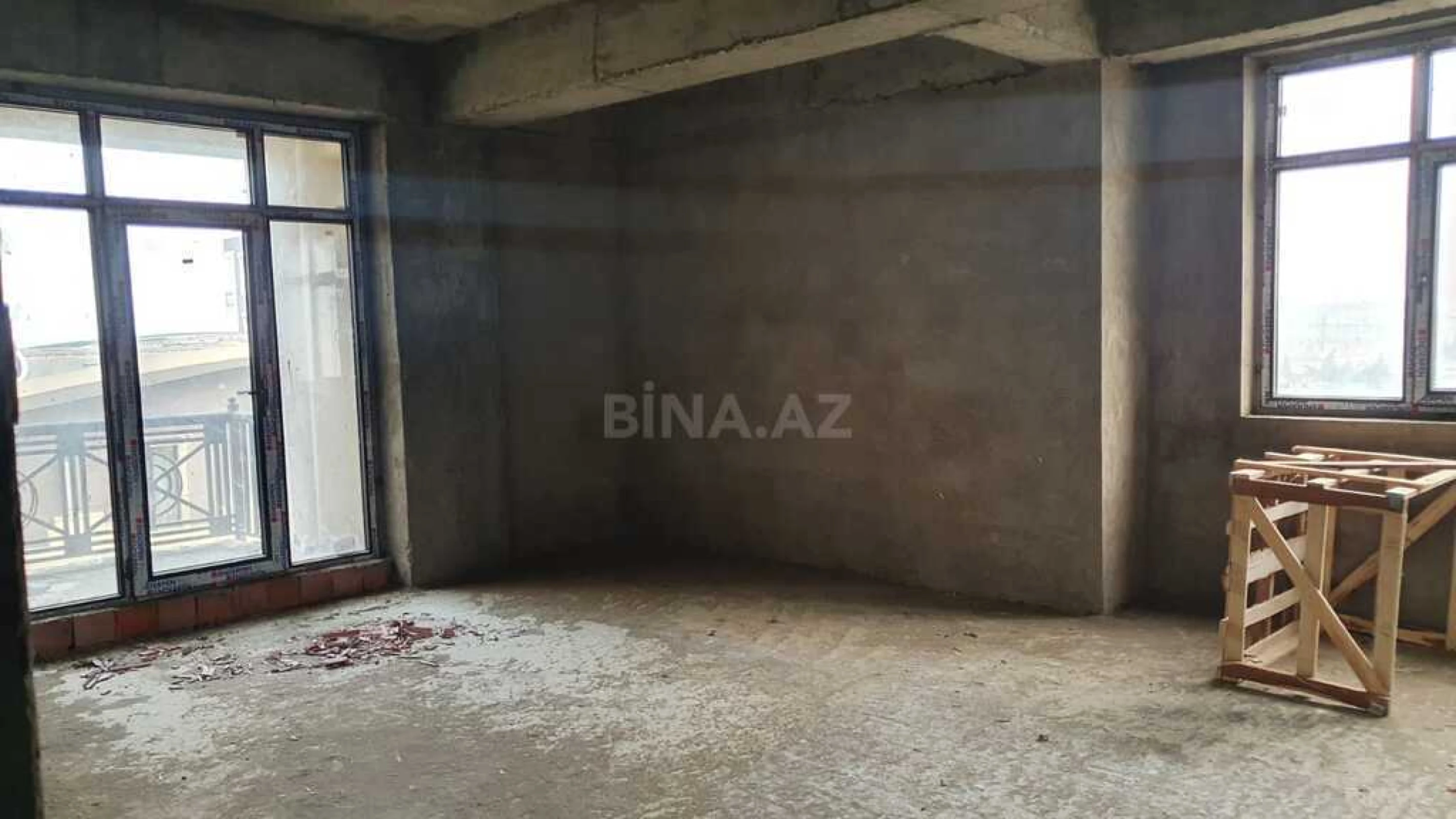 Satılır 3 otaqlı mənzil 169 m²
