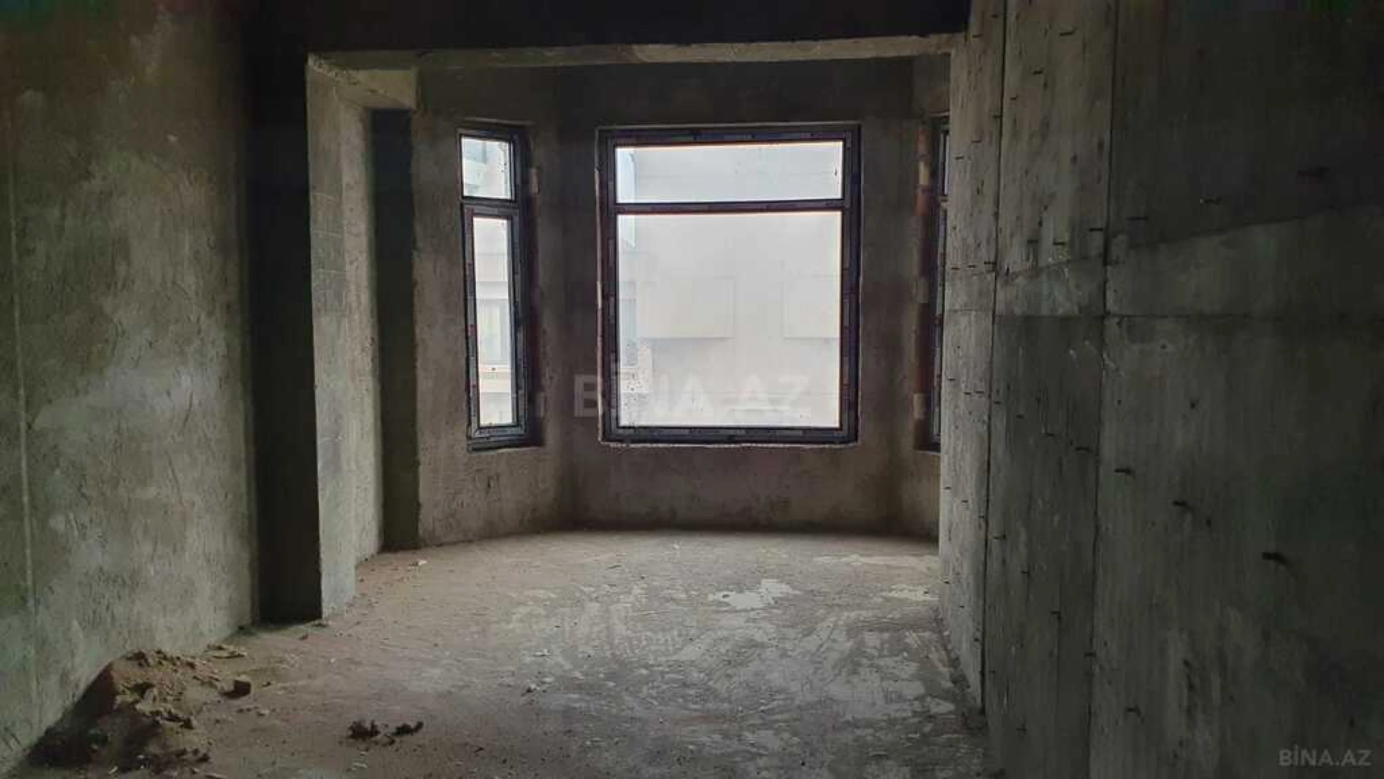 Satılır 3 otaqlı mənzil 169 m²