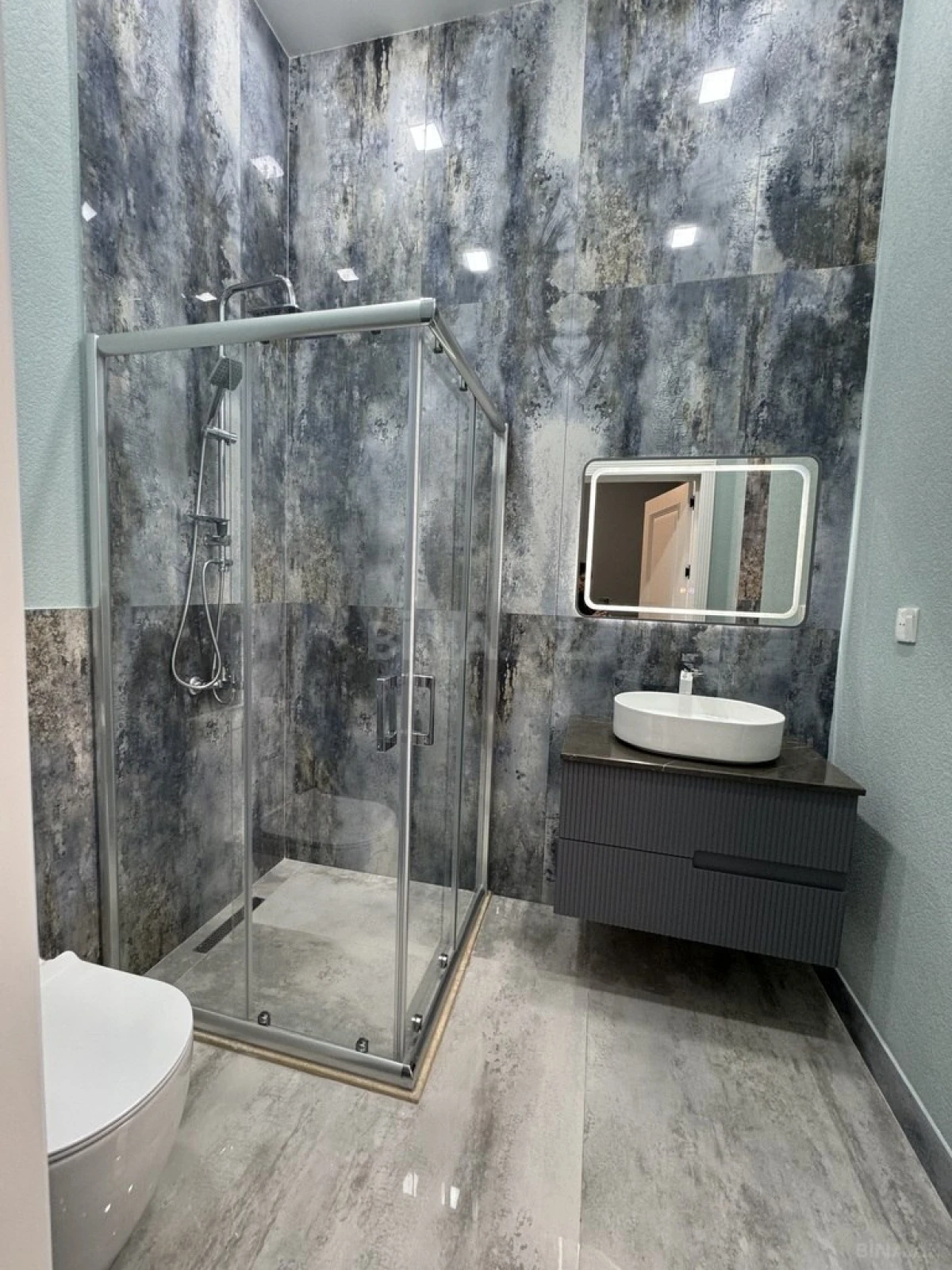 Satılır 5 otaqlı həyət evi 300 m²