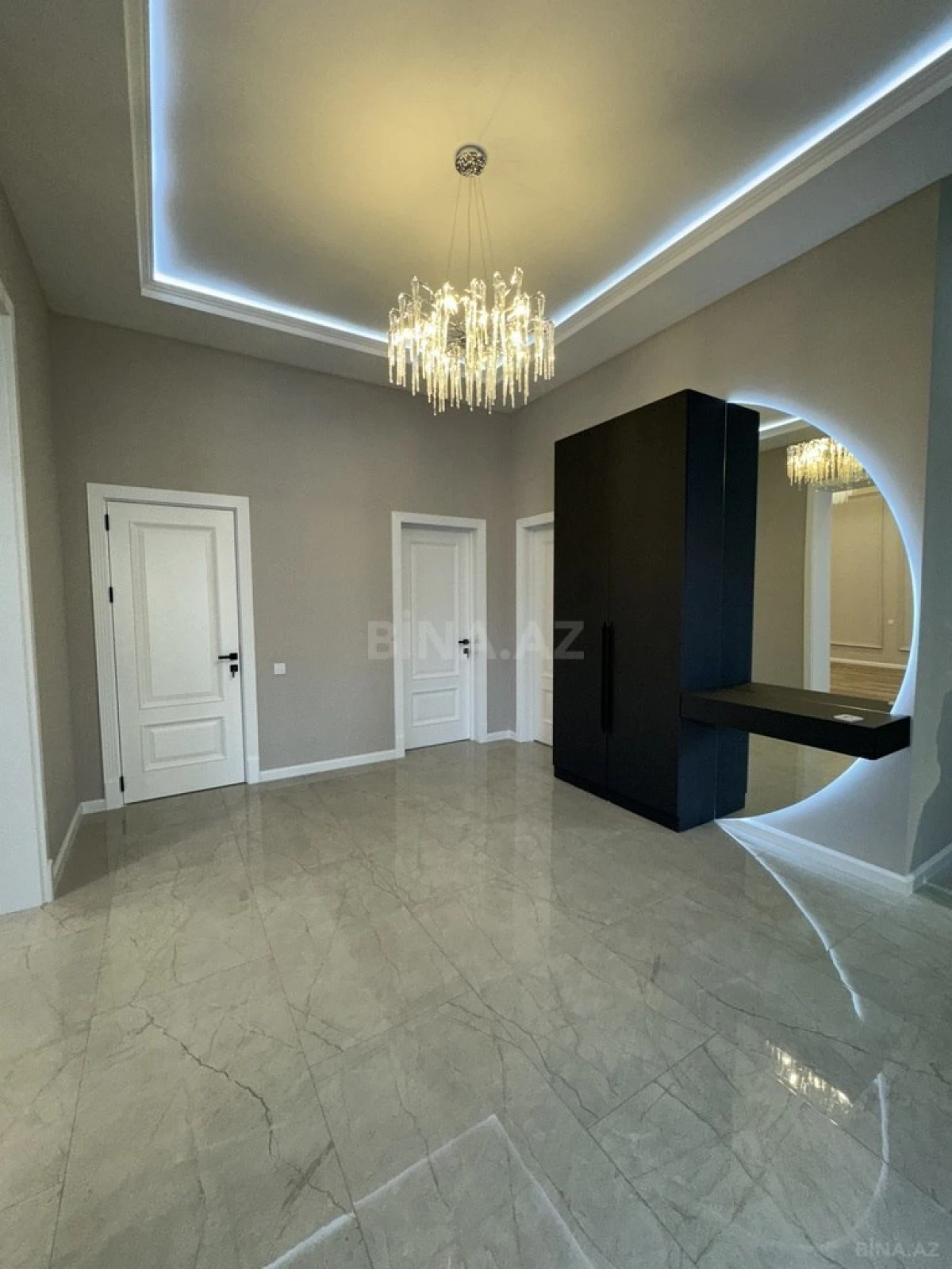 Satılır 5 otaqlı həyət evi 300 m²