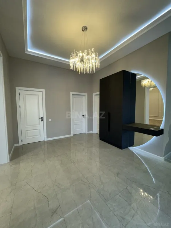 Satılır 5 otaqlı həyət evi 300 m²