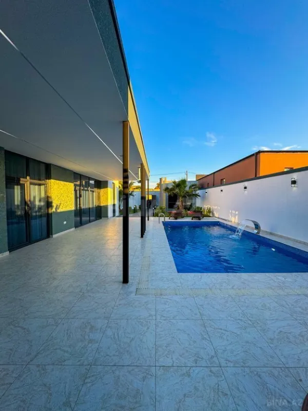 Satılır 5 otaqlı həyət evi 300 m²