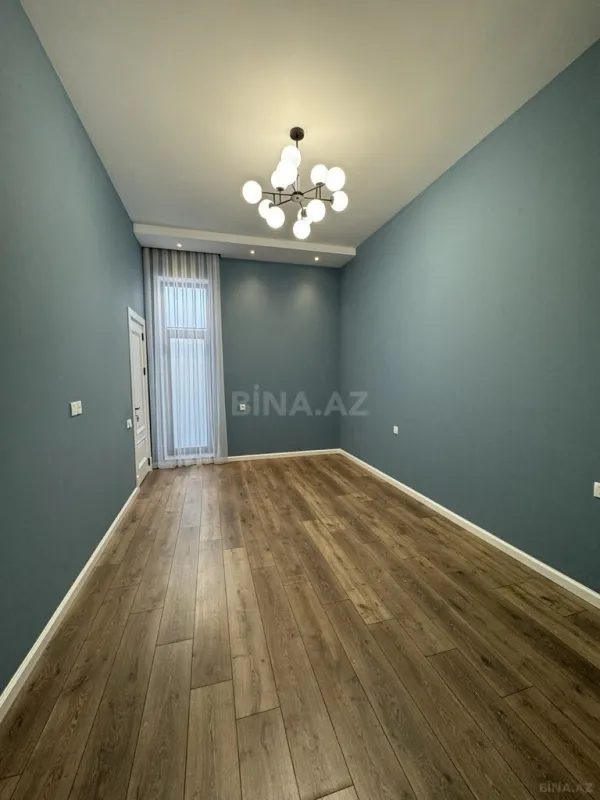 Satılır 5 otaqlı həyət evi 300 m²