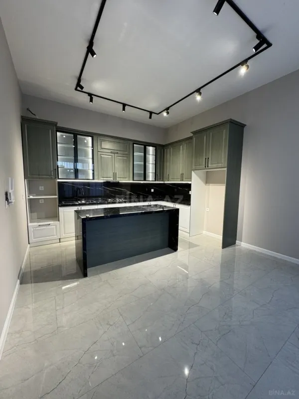 Satılır 5 otaqlı həyət evi 300 m²