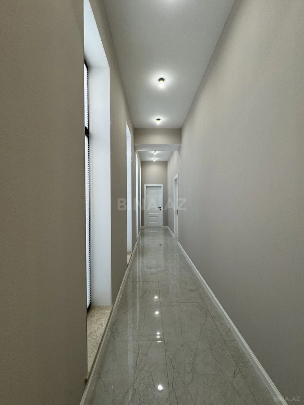 Satılır 5 otaqlı həyət evi 300 m²
