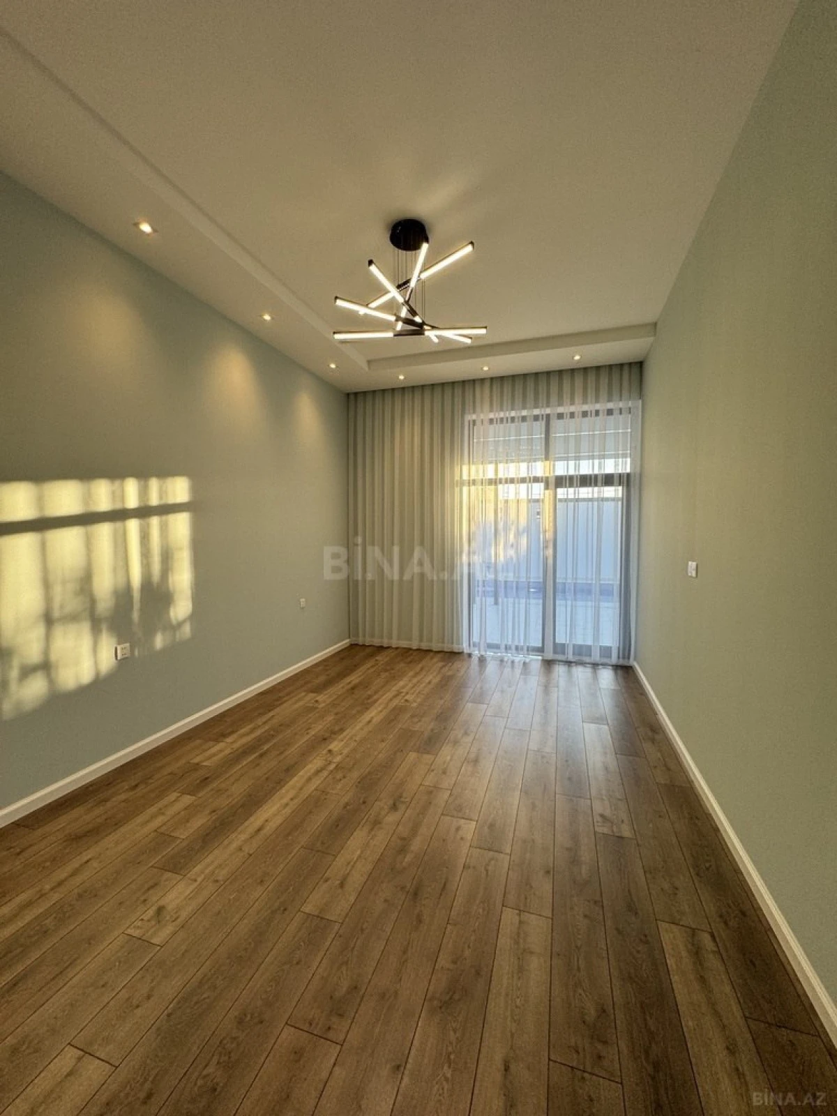 Satılır 5 otaqlı həyət evi 300 m²