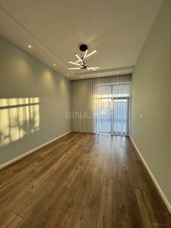 Satılır 5 otaqlı həyət evi 300 m²