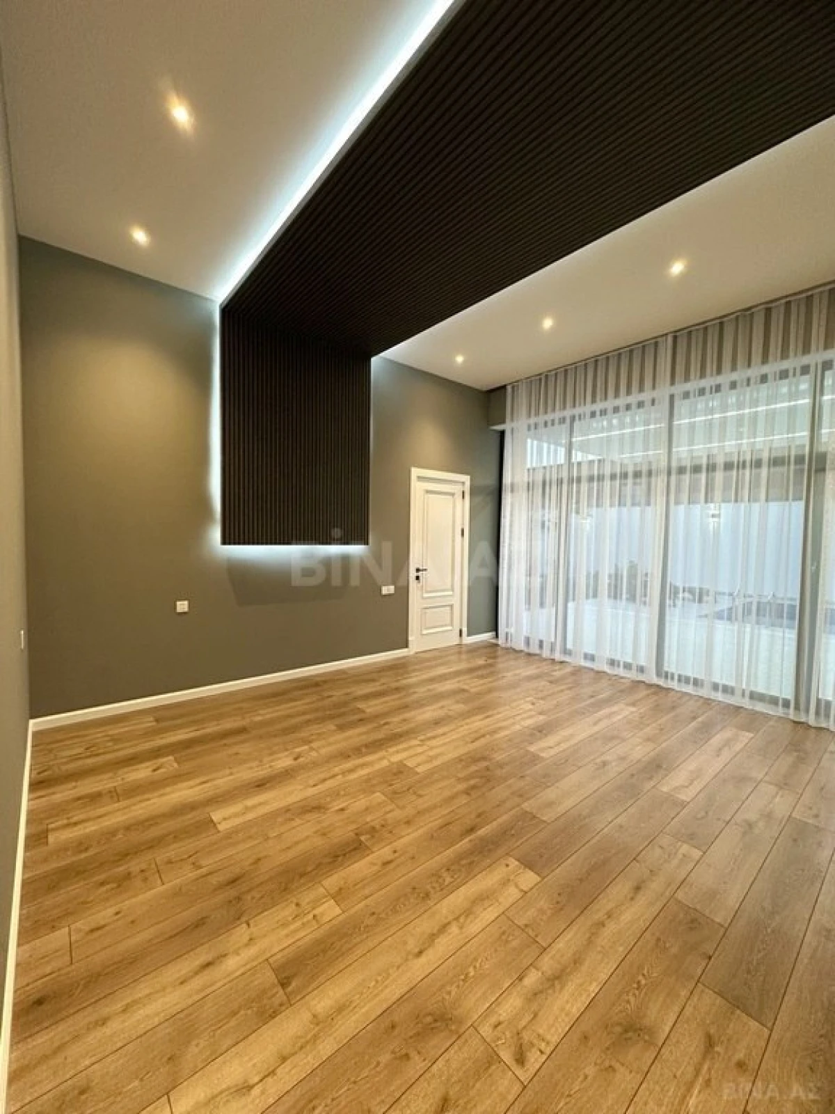 Satılır 5 otaqlı həyət evi 300 m²