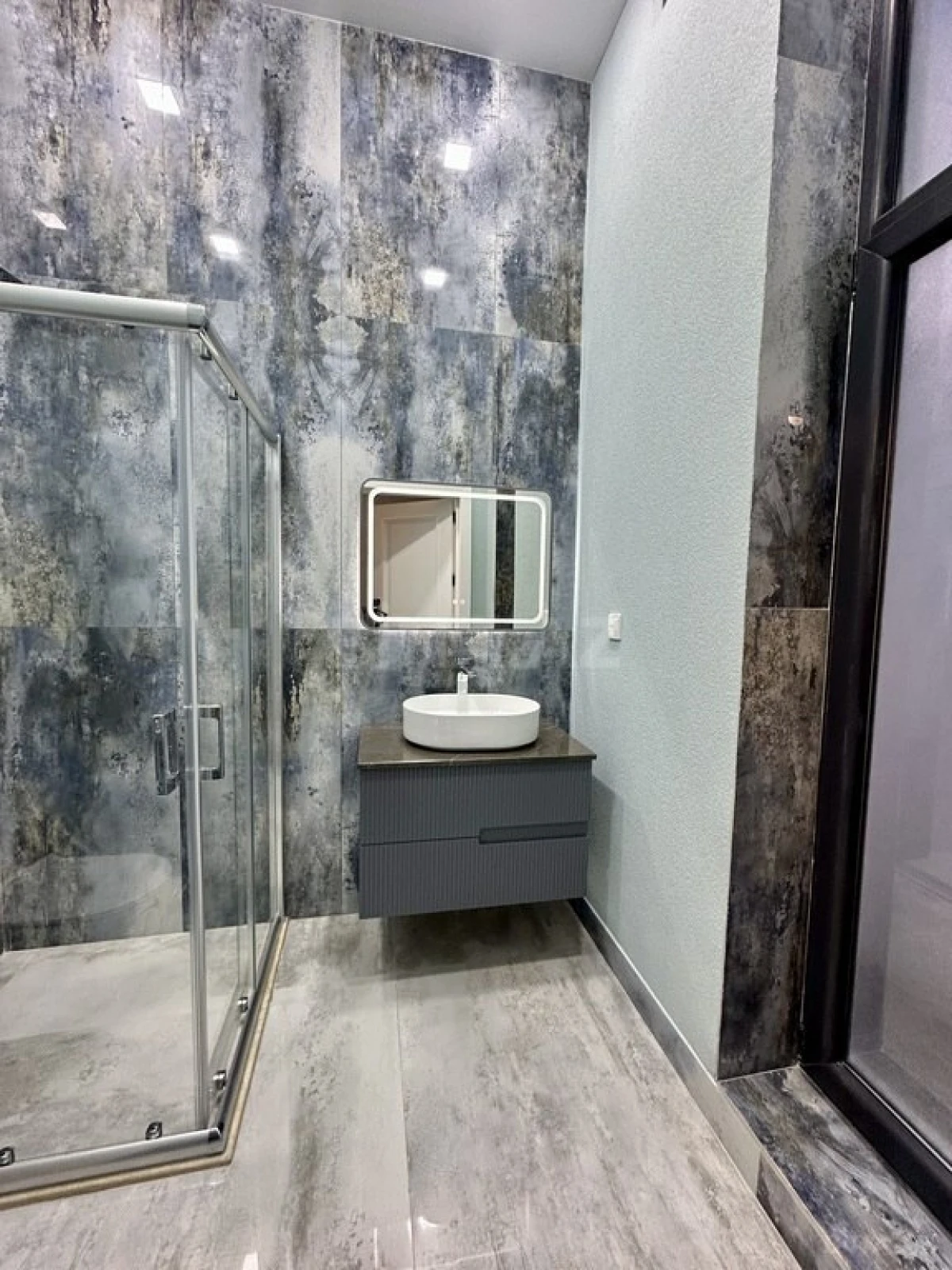 Satılır 5 otaqlı həyət evi 300 m²